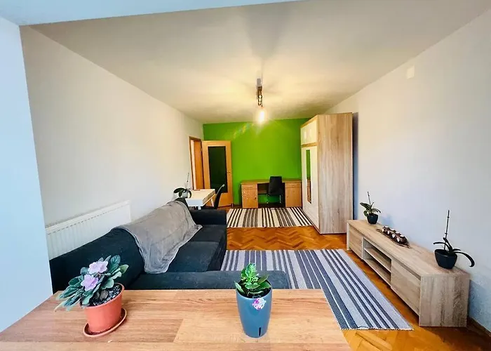 2 Bedroom And Separate Kitchen 52mp *