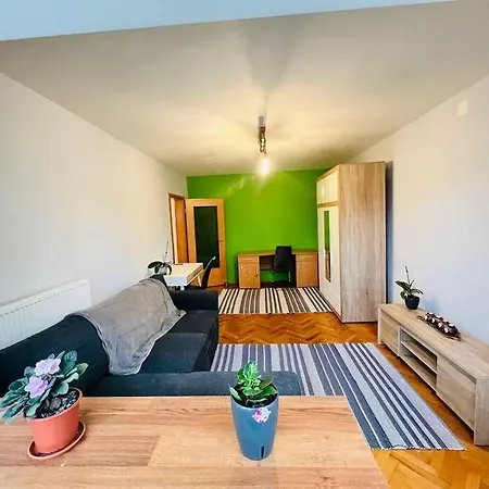 2 Bedroom And Separate Kitchen 52mp *